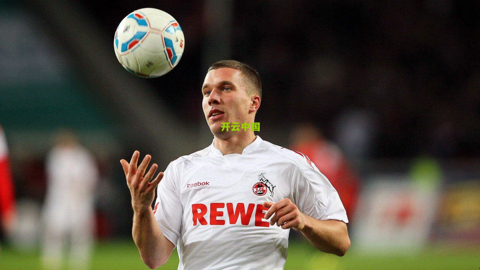 米兰双雄转会博弈,红黑军团创新方案追逐弗拉霍维奇,蓝黑军坚持卢克曼计划