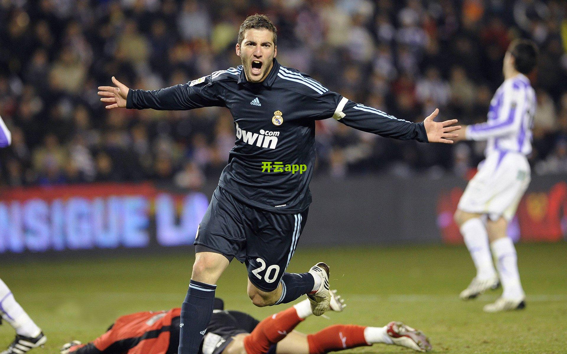 传奇终章，阿联球衣高悬荣耀之巅 宏远新篇启航寄望青春风暴